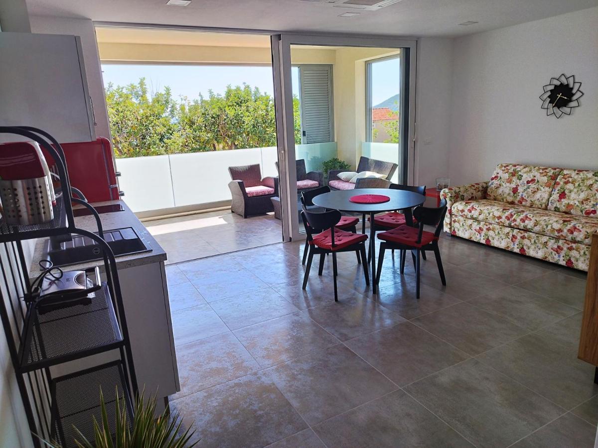 M&D Appartments Komiza Bagian luar foto